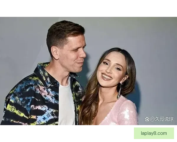 34岁什琴斯尼复出重返巅峰一年合同加盟巴萨震动足坛再启新篇